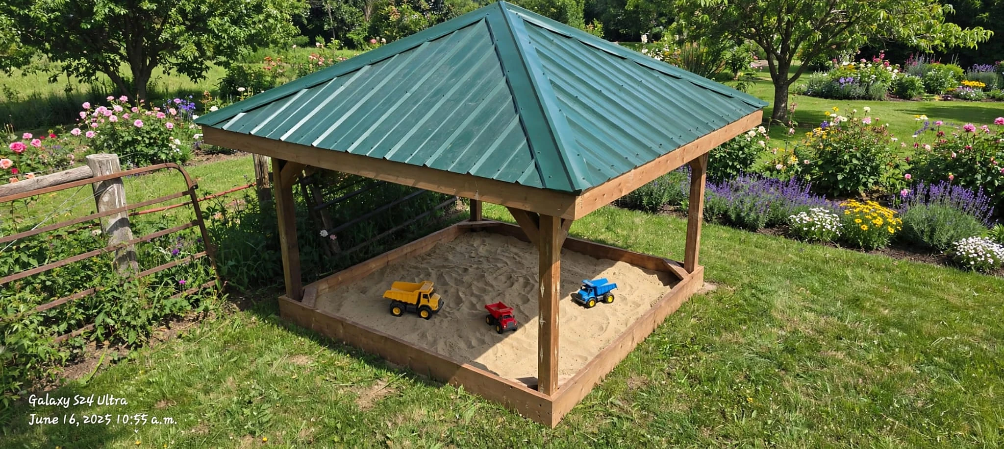 Covered sandbox