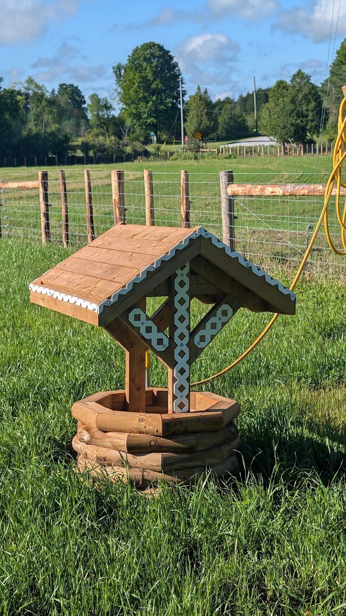 Decorative wishing well