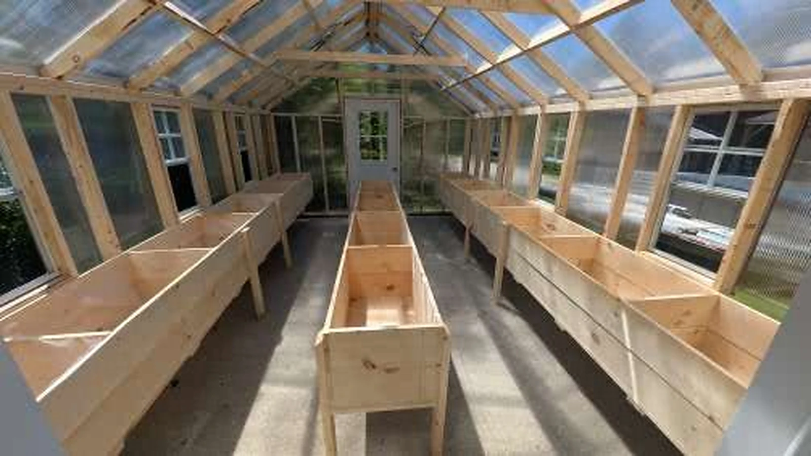 Greenhouse planter beds